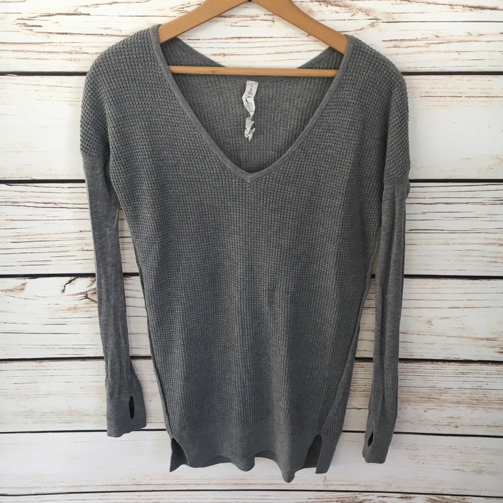 Lululemon Gray Sweater Sz 4 with thumbholes!